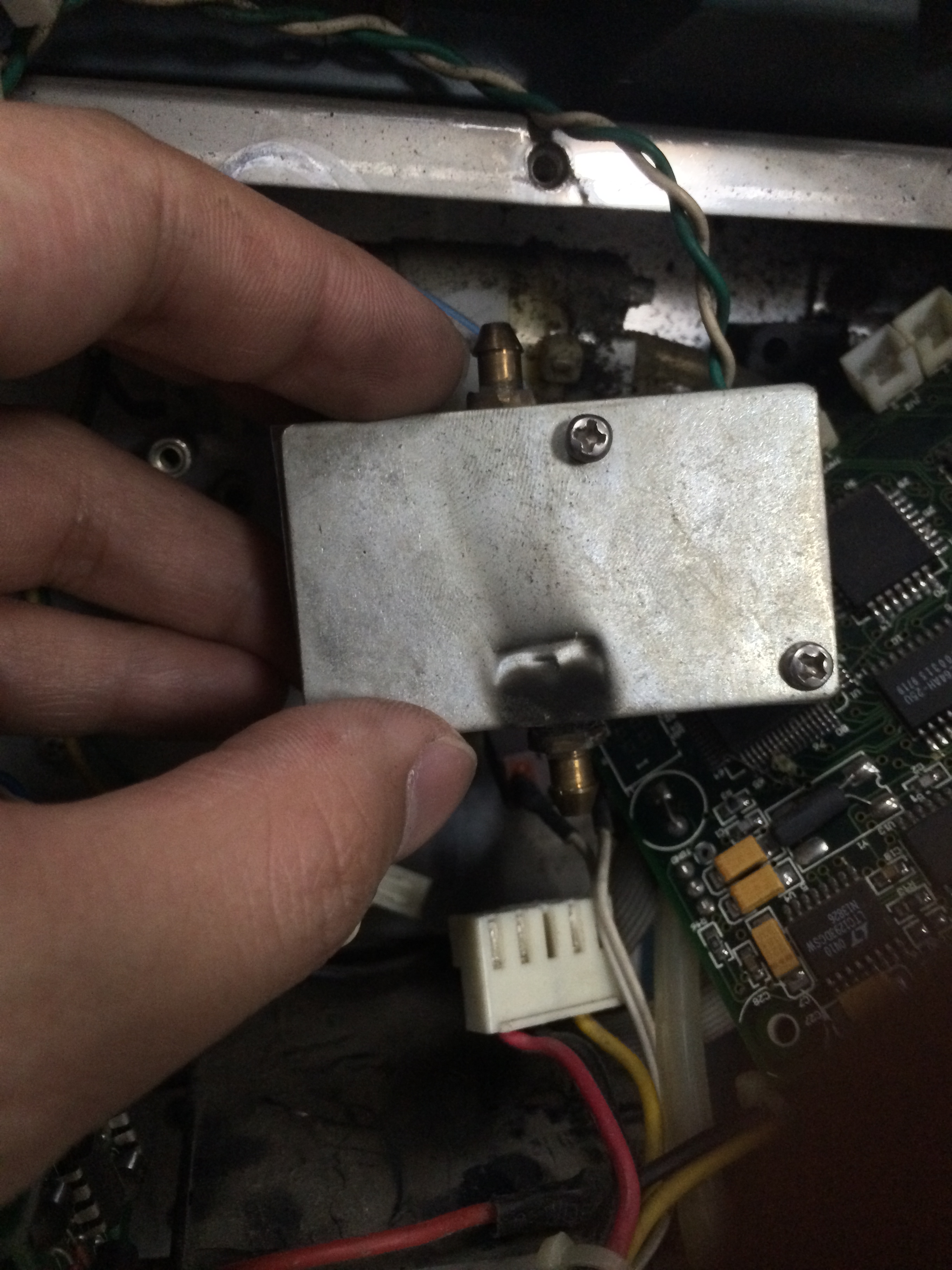 这个电磁阀是不是被烧了